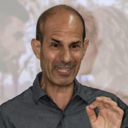 חיבור עוצמתי ל... אנשים. חיבור בינאישי תמונה